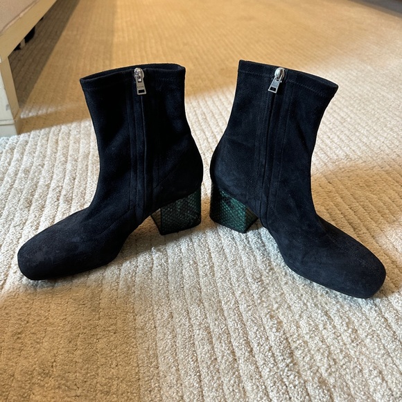 MARNI BLACK SUEDE & GREEN SNAKESKIN BOOTIES - Picture 2 of 10